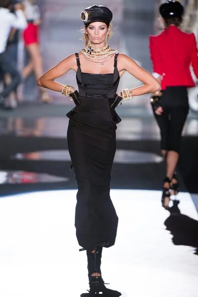 Look 19